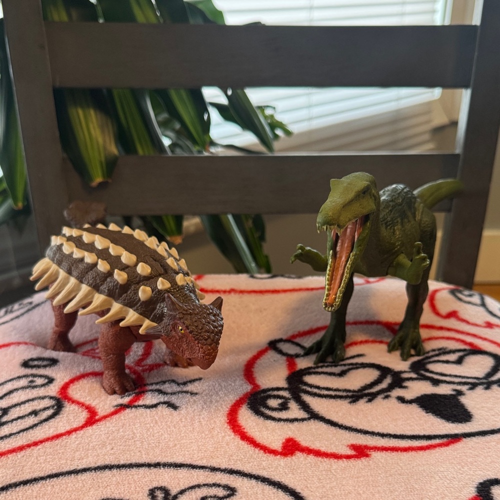 Jurassic Park World Ankylosaurus and Baryonyx dinosaur toys